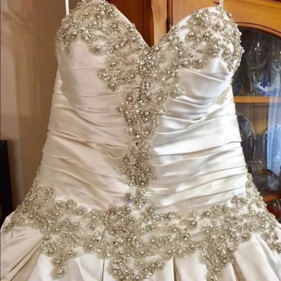 COPY - Wedding dress Allure bridal 9003 - Picture 4 of 6